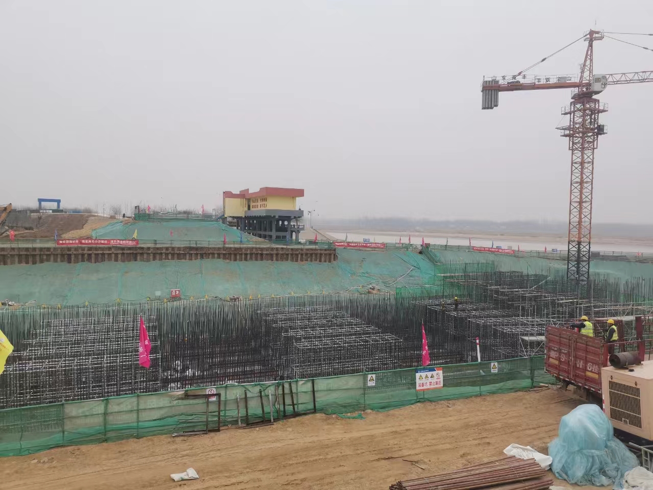 陶城铺闸改建工程项目“跑出加速度”(图2)